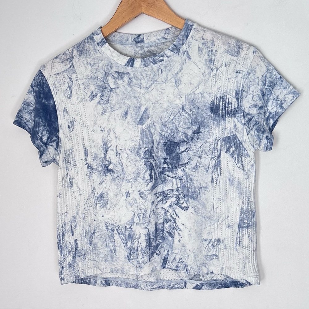 lululemon athletica Blue and White Tie-Dye Short Sleeve Tee